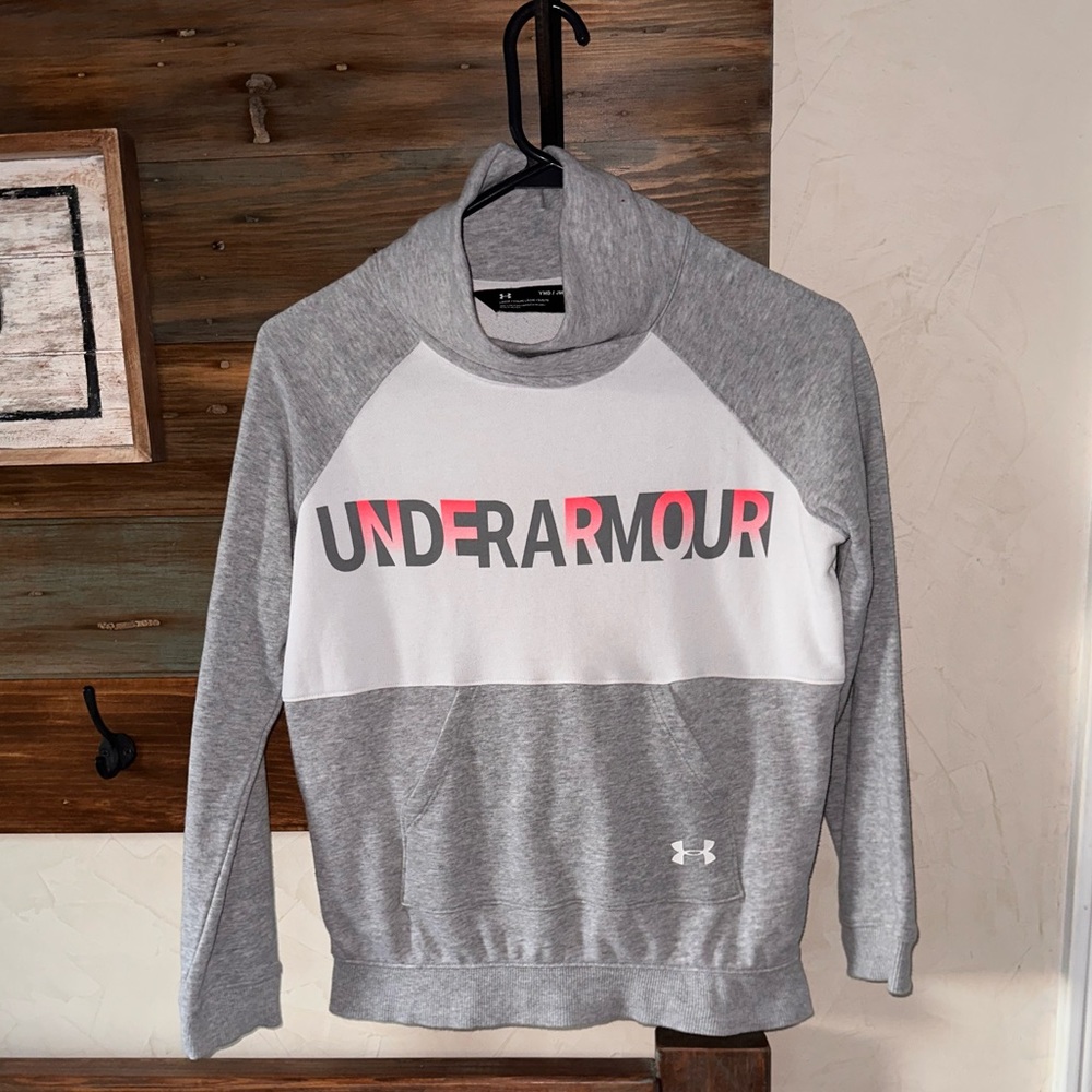 Girls Medium Under Armour Sweat shirt EUC